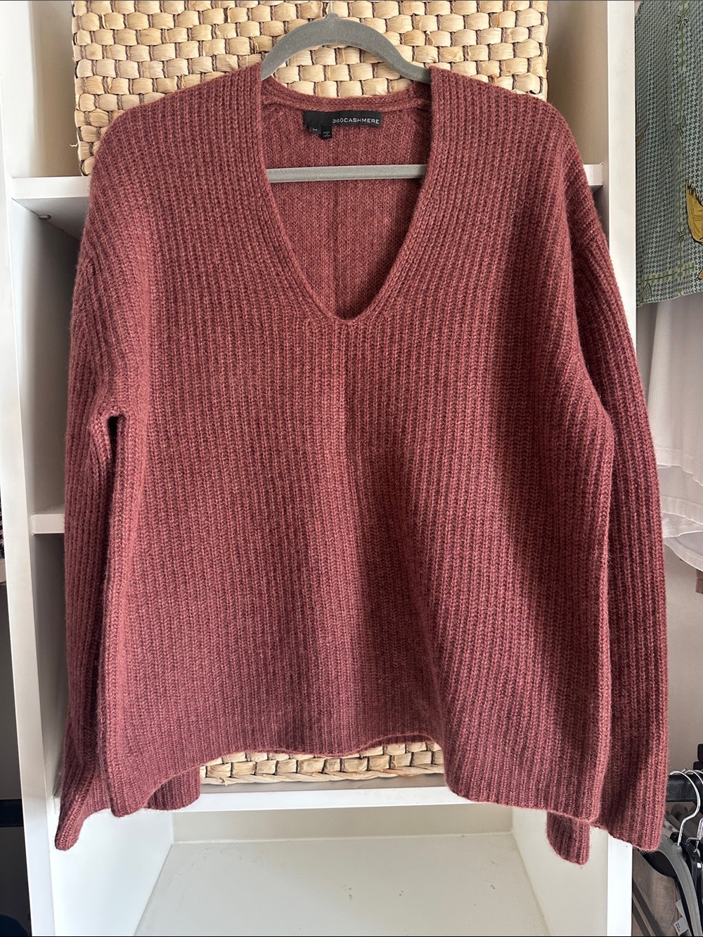 360 Cashmere Ribbed V-Neck Sweater - Dusty Rose